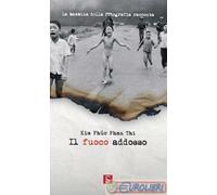 9788831224000 Kim Phúc Phan Thi Il fuoco addosso. La bambina della fotografia ra
