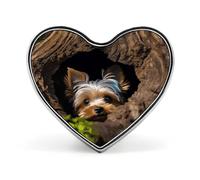 A Little Yorkshire Terrier immerso in un foro di albero spilla alla moda cuore spilla personalizzata squisita metallo bavero spilla pulsante decorazione cuore risvolto spilla pin per abbigliamento