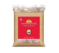 Aashirvaad Atta | 100% Atta | Processo di macinazione Chakki tradizionale | Grani Scelti | Buono e Genuino | Chakki Atta di qualità | Grano Integrale | Vegetariano | Confezione da 10 KG