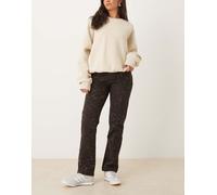 Abercrombie & Fitch - Curve Love - Jeans dritti a vita medio alta marroni con stampa leopardata-Marrone W31