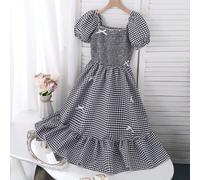 Abiti estivi per ragazze adolescenti. Questo abito di media lunghezza è appositamente progettato per ragazze di età compresa tra 12 e 16 anni, per la primavera; la gonna ha una forma a A multistrato,