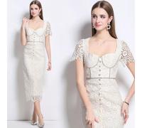 Abito Bianco In Pizzo Aderente Con Dettagli Gioiello E Gonna Longuette CF2090