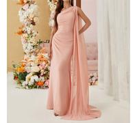 Abito da damigella d'onore elegante e romantico, collo asimmetrico, dettagli pinces, versione a sirena di colore rosa gambero, colore 2024 che esalta la felicità della sposa al matrimonio, adatto per