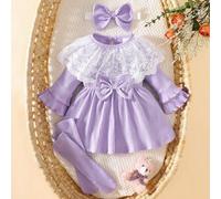 Abito da neonata con colletto in pizzo, con maniche a trombetta e fiocco, abbinato a fascia per capelli e copripiedini dello stesso colore rosa a righe, in stile retrò carino, adatto per fotografie al