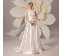 Abito da sposa vintage in stile bohémien bianco di HEARBOBO, con collo alto e delicati dettagli in pizzo a contrasto sulle maniche lunghe, che esalta perfettamente l'eleganza e la grazia della sposa.