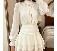 Abito elegante e romantico da donna con design in vita aderente, pieghe e volant, abito corto color albicocca e bianco, nuovo stile primavera estate autunno inverno, outfit per appuntamento di San Val