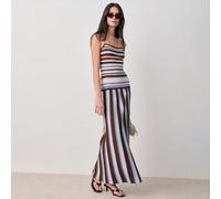 Abito lungo a righe in maglia con spalline a spaghetti, eleganti abiti da donna. Le righe orizzontali e verticali e il taglio aderente esaltano la sensazione di stratificazione e le proporzioni del co