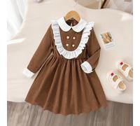 Abito marrone monospalla per ragazze con elegante colletto Peter Pan e bordo arricciato bianco. L'abito ha una classica silhouette a-line con maniche lunghe e polsini bianchi. Decorato con tre dettagl