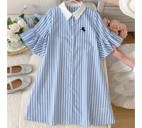 Abito stile camicia con colletto bianco per ragazze pre-adolescenti, con delicato ricamo del logo piccolo, stampa a motivi, patchwork a righe blu e bianche, orlo arricciato, arricciatura raccolta, abi