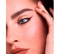 Absolute Eyeliner Water Resistant 24h punta in feltro 02 Rich Brown marrone