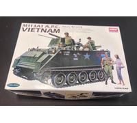 Academy #13266 1/35 M113A1 A.P.C. Guerra del Vietnam plastica/modello kit...