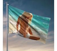 Accessori per bandiera da giardino Una donna in pantaloncini bianchi siede sulla spiaggia con le onde che si infrangono dietro di lei. Bandiera uomo Decor Country Decor (152 x 244 cm)