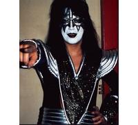 Ace Frehley In Kiss Makeup Pointing Photo Print (8 x 10) - Articolo # MVM52130
