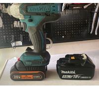 ADATTATORE BATTERIE TOPSHAK 20 VOLT PER UTENSILI MAKITA LXT 18V COME IN FOTO