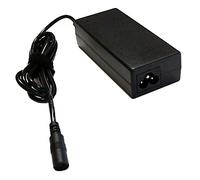 Adattatore portatile automatico da 65 W con 14 punte intercambiabili per la ricarica di dispositivi elettronici.