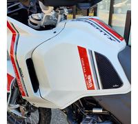 Resin Bike Adesivi Moto Compatibile con Ducati DesertX 2022. Protezioni Laterali Serbatoio da Urti e Graffi. Coppia Adesivi Resinati con Effetto 3D - Made in Italy