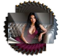 Adesivo per paraurti con scritta "A Woman in a deep red dress siede su un divano trapuntato", 10 pezzi, decorazione per garage da uomo, divertente adesivo per paraurti (12 x 18 cm)