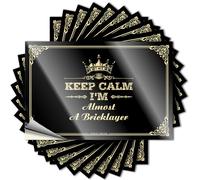 Adesivo per paraurti resistente con scritta in lingua inglese "Keep Calm I'm Almost A Bricklayer Badass", per amici fai da te (8 x 12 cm)