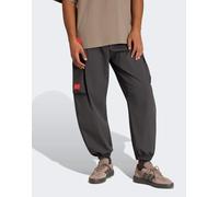adidas Homme Audi Formula One Team Elevated Woven Pant, Utility Black/Hi-RES Red, S