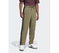 adidas Performance - Essentials - Pantaloni Stanford verde oliva con 3 strisce nere e orlo aperto L