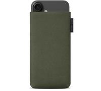 Adore June Custodia Classic Recycled Verde Olivo compatibile con iPhone 16e / iPhone 16, Tessuto moderno in R-PES sostenibile. Prodotto in Europa