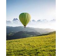 adrium Immagine acrilica 40 x 50 cm: palloncino sopra le montagne in estate. Concetto e idea di avventura (102439245)