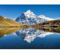 adrium Immagine acrilica 50 x 40 cm: alte montagne e riflessioni sulla superficie del lago. Valle di montagna con lago. Paesaggio negli altopiani in estate. Foto ad alta risoluzione (176908638)