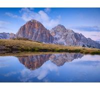 adrium Poster 120 x 90 cm: Alte montagne e mirroring sulla superficie del lago. Giau-Pass, Dolomiti, Italia, paesaggio negli altopiani al tramonto. (186337738)