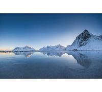 adrium Quadro acrilico 80 x 50 cm: panorama scandinavo invernale della spiaggia di Gimsoy con vette di montagna nelle isole di Lofoten, Norvegia.