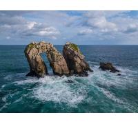 adrium Quadro composito in alluminio 130 x 100 cm: vista aerea delle barriere coralline e scogliere dopo l'alba sulla spiaggia di Arnia. Spagna settentrionale in estate (175722786)