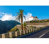 adrium Quadro in alluminio composito 80 x 50 cm: Palma lungo una pittoresca strada di montagna con chiesa bianca in stile Canario sullo sfondo, Valle Gran Rey, La Gomera, (94008951)