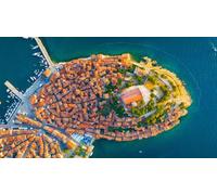 adrium Quadro in alluminio composito 90 x 50 cm: Rovigno, Croazia. Vista aerea. Antichi edifici storici nella baia. Porto con barche. Splendido centro storico romantico (207232130)