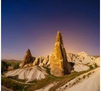 adrium Quadro su tela 80 x 70 cm: rocce e il cielo con stelle. Cappadocia, Turchia. Vista sulle rocce di notte. paesaggio in estate. vacanza e (170107132)