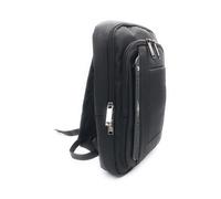 Aeronautica Militare Comodo e pratico monospalla, convertibile in zaino. Dispone di un ampio scomparto principale con chiusura zip, organizzato internamente con pratiche tasche: tasca porta laptop, ta