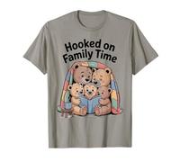 Agganciato su Family Time Cute Bear Reading Maglietta