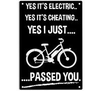AimQurt Targa in metallo con scritta in lingua inglese "Yes It's Electric, Yes It's Cheating, Yes I Just Passed You", poster per casa, ufficio, garage, camera da letto, decorazione da parete, 14 x
