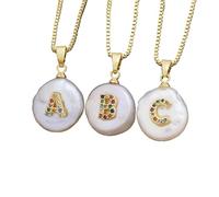 Alfabetica Collana con Sfumature di Rilievo e Lettere in - Portafortune Elegante e Trendy - Regalo per Amici, Famiglia e Amanti