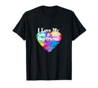 Amare con orgoglio mio figlio e il suo ragazzo arcobaleno cuore LGBTQ+ Maglietta