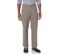 Amazon Essentials Pantaloni chino plissettati dal taglio classico e resistenti alle pieghe (disponibili nelle taglie Big & Tall) Uomo, Marrone Scuro, 60W / 28L