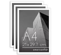 Americanflat Cornice A4 Bianche - Set di 3 Cornici A4 per Foto con Bordo Sottile e Vetro Resistente agli Urti - Portafoto da Tavolo con Ganci e Cavalletto Integrati per Pareti e Ripiani