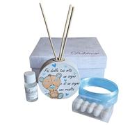 Ametista Regali Bomboniere - Diffusore Battesimo Bimbo 8x7,5cm Completo di scatola, nastro organza azzurro, confetti senza glutine, bacchette assorbenti, essenza e bigliettino personalizzato
