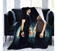 Amkong Coperta in micro pile con motivo Team Damon Guys Salvatore Brothers, decorazione per spettacoli televisivi, per fan del merch, morbida e leggera, per letto, divano, soggiorno, 152,4 x 127 cm