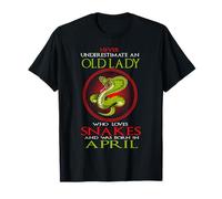 An Old Lady Who Loves Snakes Was Born In April Birthday Maglietta
