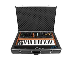 Analog Cases UNISON Case per il Behringer Poly D o sintetizzatori simili (custodia per il trasporto, protezione angolare in alluminio, coperchio imbottito con maniglia, vani portacavi), nero