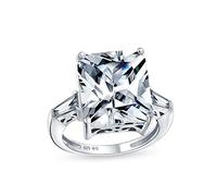 Anello di fidanzamento in stile Art Déco in argento sterling .925 con grande zircone cubico AAA da 10 carati taglio brillante e pietre laterali a baguette.