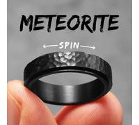 Anello meteorite Sculpt Rings™ con texture martellata | Design unico in accia...