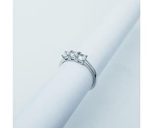 ANELLO TRILOGY 1,80 CT in ARGENTO RODIATO con DIAMANTI ZIRCONI