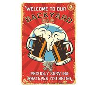 Anjoy, targa in latta con scritta "Welcome to Our Backyard orgogliosamente servendo qualunque cosa tu porti abbagliante, anti e antiappannante, adatta per bar, ristoranti, hotel, fattorie, cancelli da giardino, decorazione da parete (20,3 x 30,5 cm)
