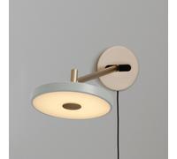 Applique a LED UMAGE Asteria Long, verde oliva/ottone, con spina UMAGE