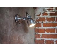 Applique orientabile in metallo argento, stile industriale, 10x10x20cm, design chic e funzionale